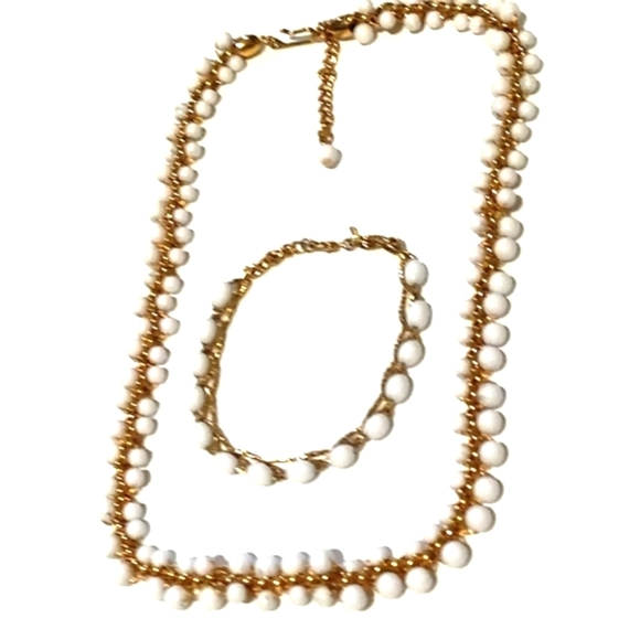 NAPIER VINTAGE WHITE BEADED 20" NECKLACE-VINTAGE MONET BEADED 7.3" BRACELET SET - Picture 1 of 9
